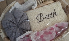 بكج ليف حمام مع قاعدة خشب