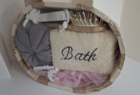 بكج ليف حمام مع قاعدة خشب