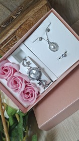 بكيج اكسسوار ساعه مع ورد