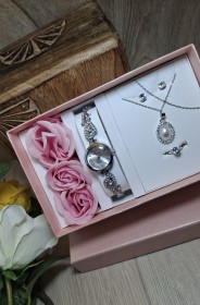 بكيج اكسسوار ساعه مع ورد