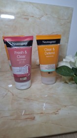 غسول ومقشر Neutrgena