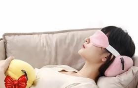 مخده مع غطاء عيون