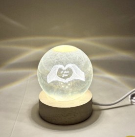 بلورة مضيئة